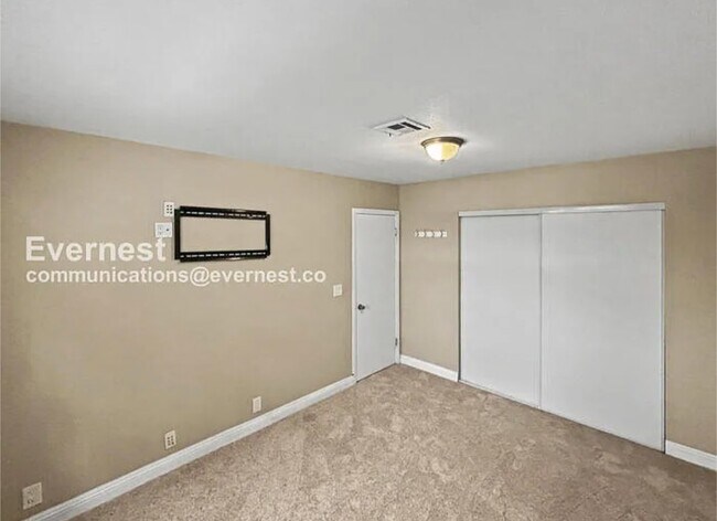 Foto del edificio - 6232 Carl Ave