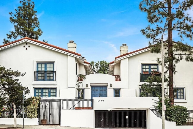 Building Photo - 1440 N Fairfax Ave