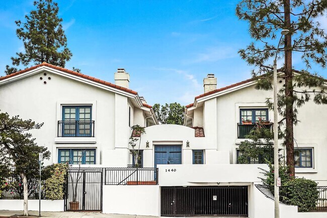 Foto del edificio - 1440 N Fairfax Ave