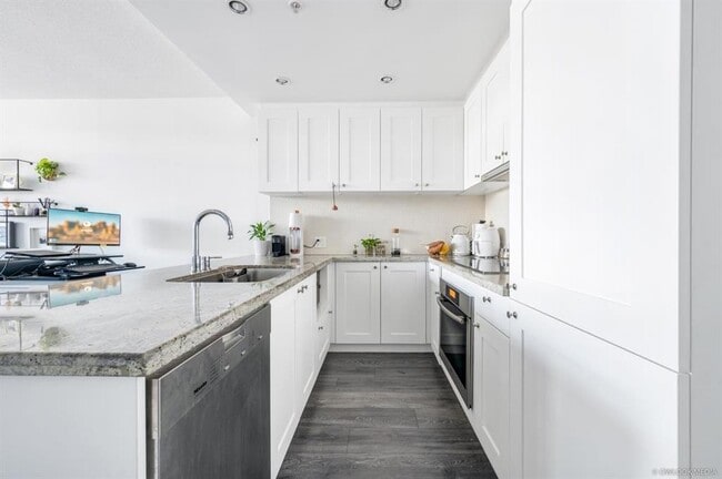 Building Photo - 821 Cambie St