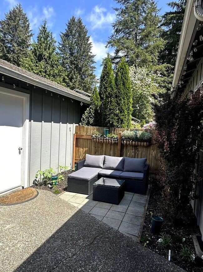 Building Photo - 2821 60th Ln SE
