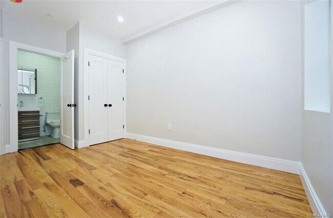 Building Photo - 91 E 54th St