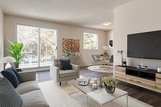 Building Photo - Declan Villa