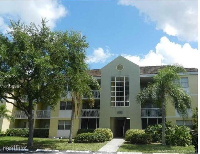 Foto del edificio - 8680 SW 212th St