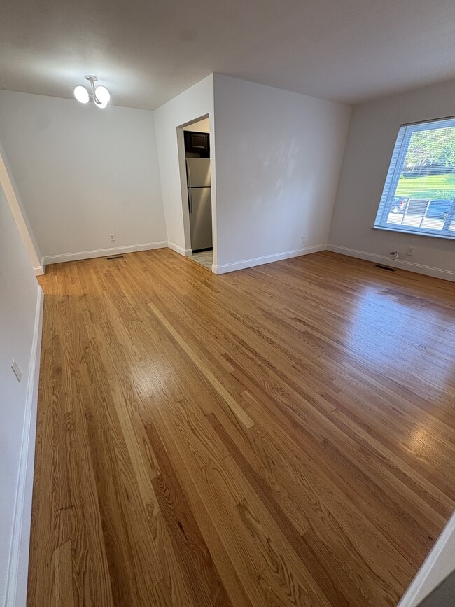 Building Photo - 941 Brookside Ave