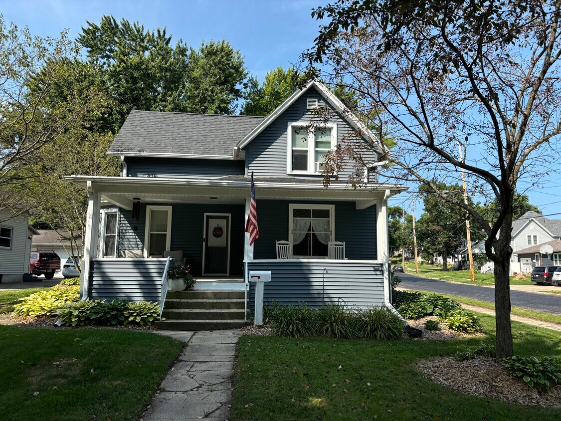 Foto principal - 649 N Main St