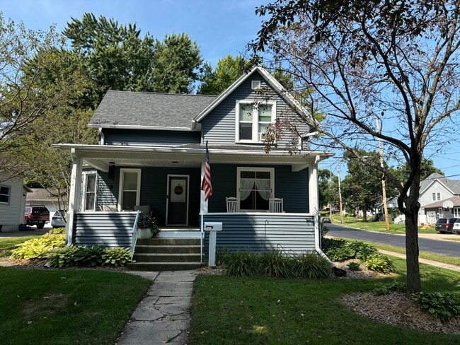 Building Photo - 649 N Main St