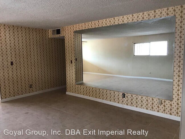 Building Photo - 4 br, 2 bath House - 898 W. Pico Ave.