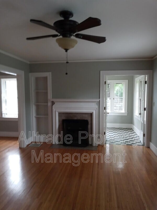 Building Photo - 2421 Glenmary Ave