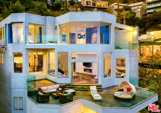 Foto del edificio - 2183 Sunset Plaza Dr