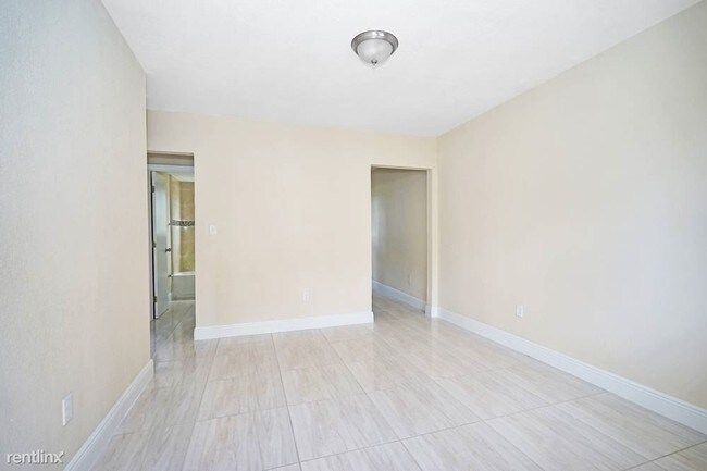 Building Photo - 2 br, 1 bath  - 1940 Washington Ave 2