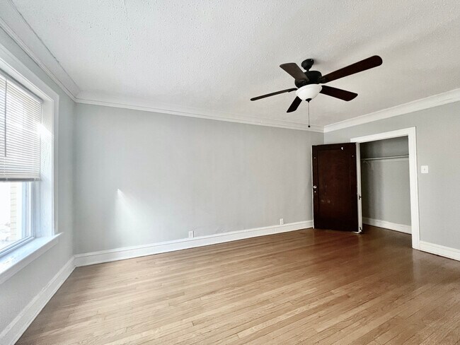 Foto del edificio - 733 E 80th St