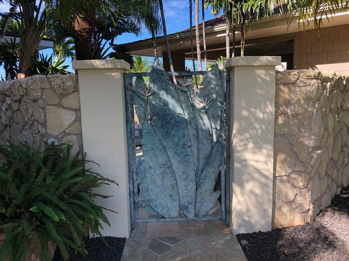 Foto del edificio - SOUTH MAUI BEAUTIFUL HOME WITH POOL IN MOANA ESTATES --AVAILABLE FOR A 8-12MONTH TERM