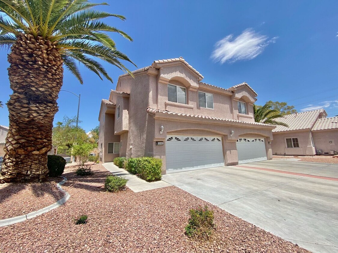 Primary Photo - STUNNING 2 BEDROOMS 2.5 BATHROOMS TWO STOR...