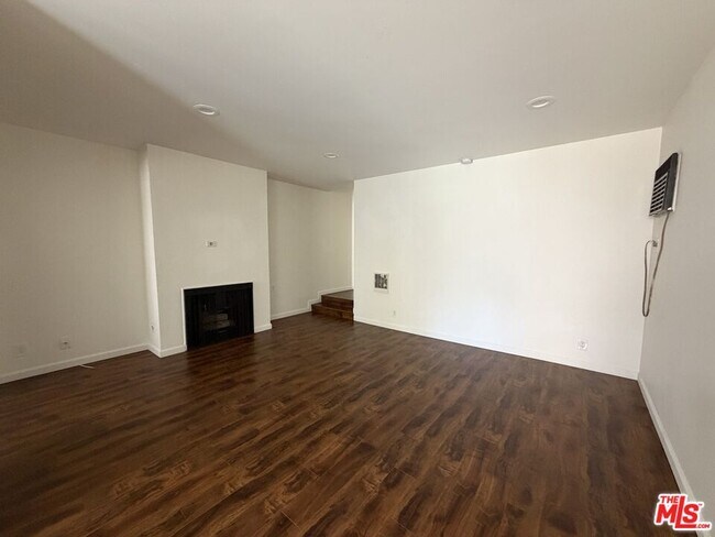 Foto del edificio - 1337 N Sierra Bonita Ave