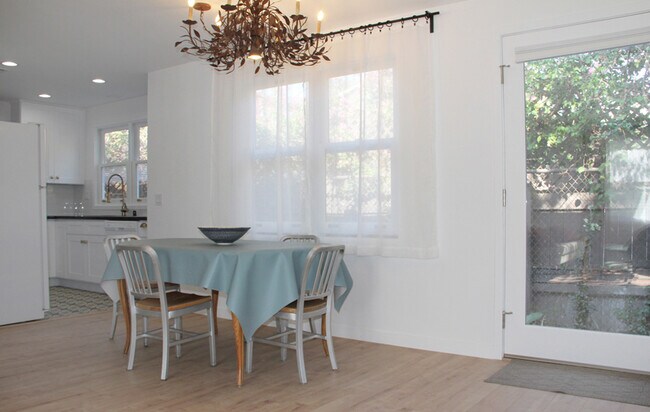 dining area - 2051 W 31st St