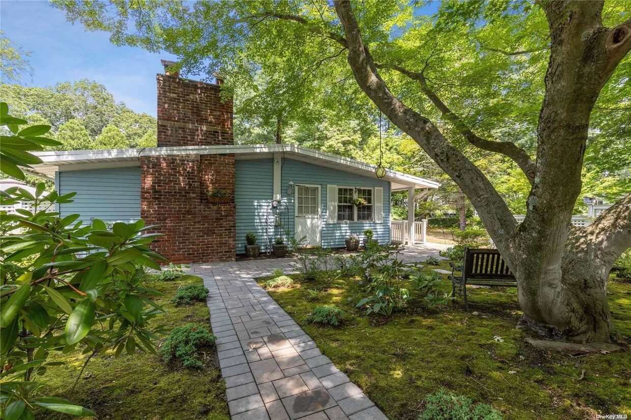 Primary Photo - 9 Mobrey Ln