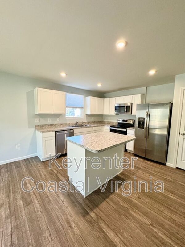 Building Photo - 315 Walker Dr