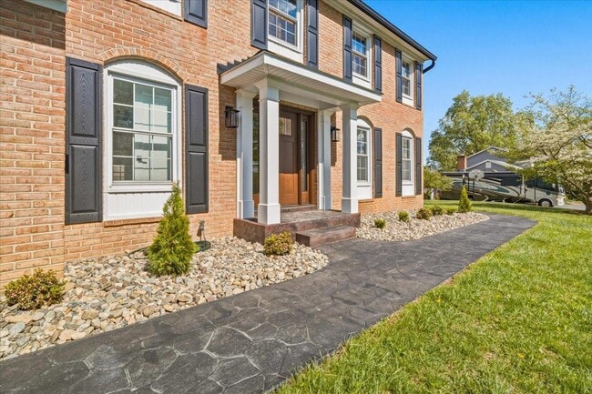 Foto del edificio - 7375 Freestate Dr