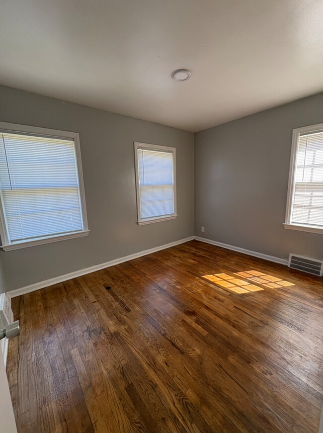 Foto del edificio - 5115 Farmbrook St