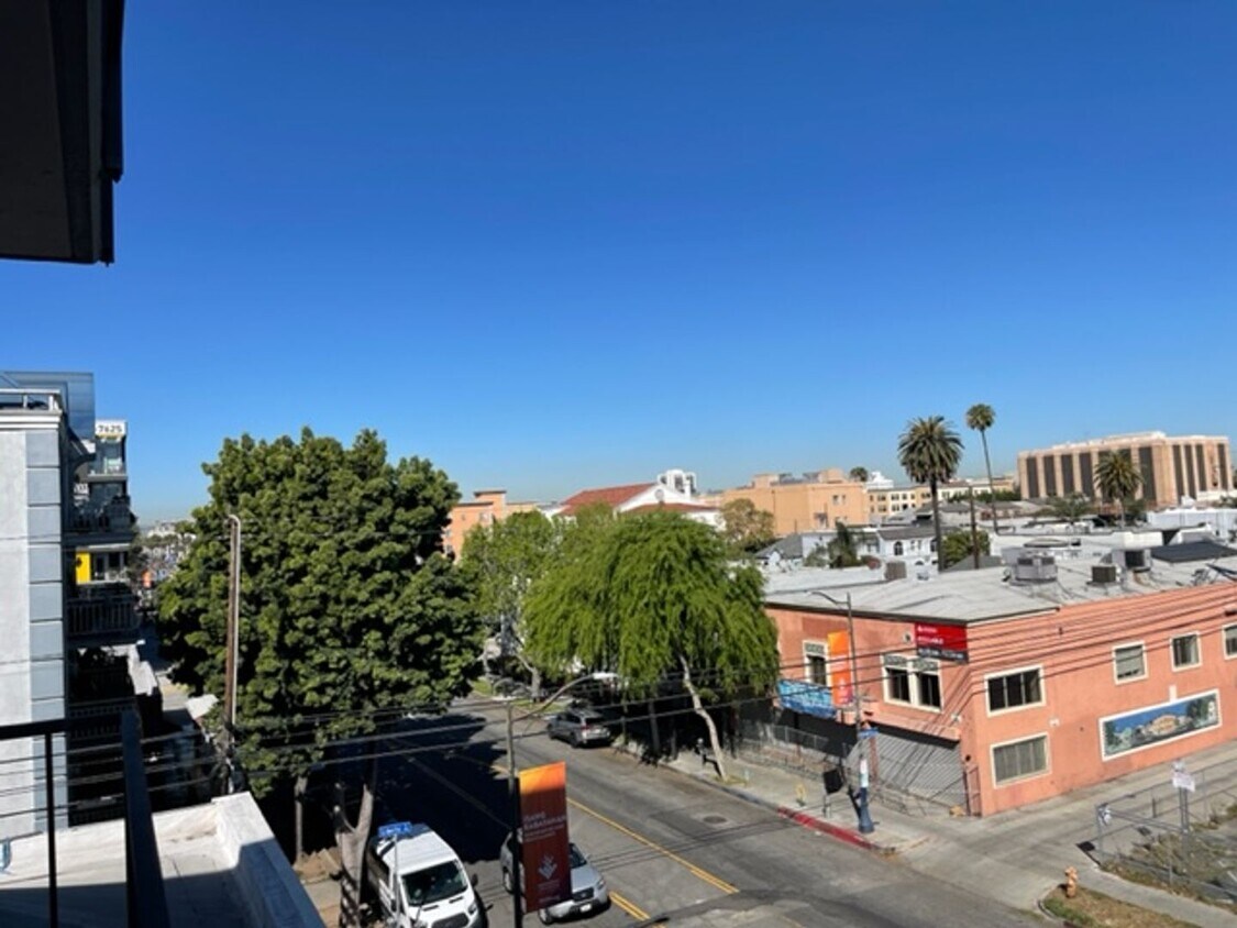 Primary Photo - DOWNTOWN LONG BEACH 2BR/2BA CONDO ON 4TH F...
