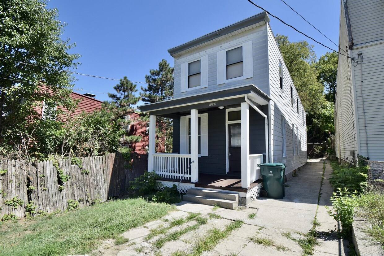Primary Photo - 1242 Quebec Rd