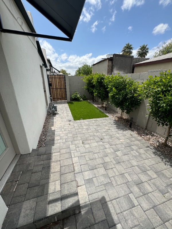 Building Photo - 1155 E Diamond St