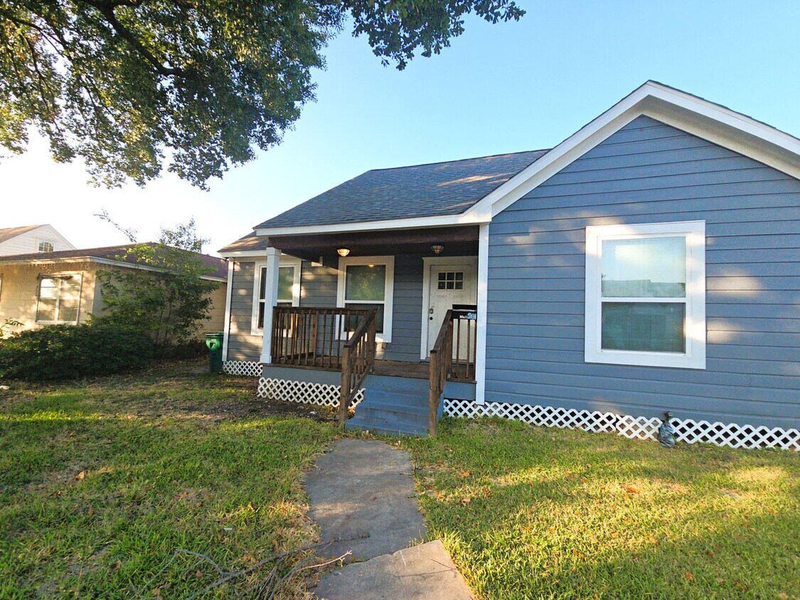 Building Photo - 210 Olive Ave