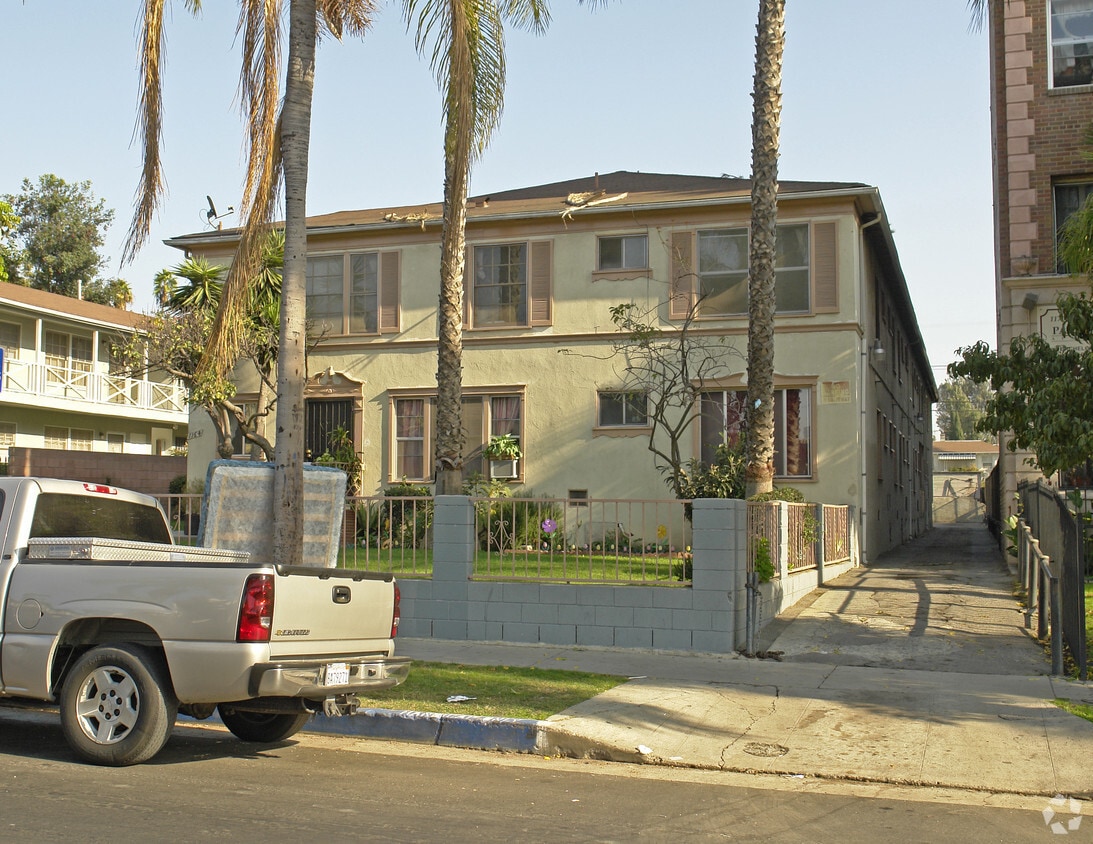 Building Photo - 1164 S Norton Ave