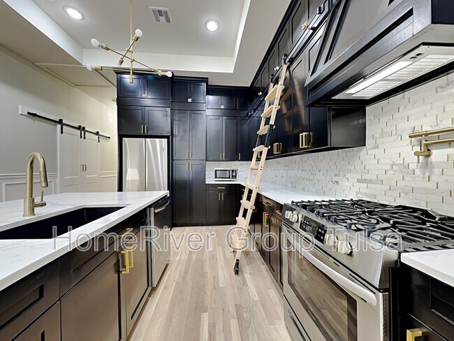 Foto del edificio - 1305 S Carson Ave