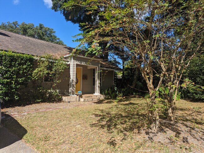 Building Photo - 838 Meridale Ave