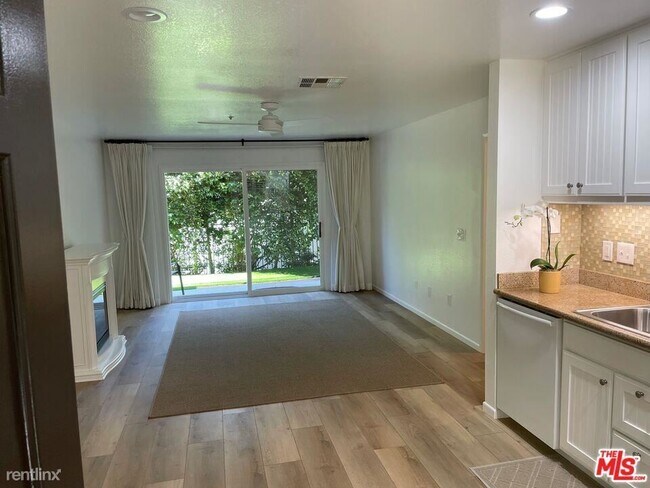 Building Photo - 2 br, 2 bath House - 3855 Rambla Pacifico ...