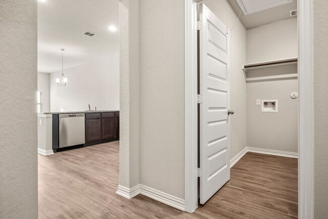 Building Photo - COMING SOON! STUNNING 3 BEDROOM DUPLEX LOCATED IN CONVERSE, TX!