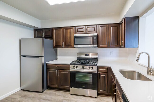 1 habitación, 1 baño - 700 pies cuadrados - Cocina - Edison Woods Senior