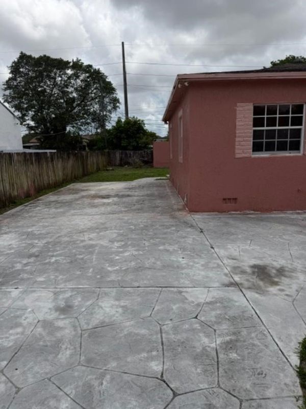 Building Photo - 9230 NW 16th Ave
