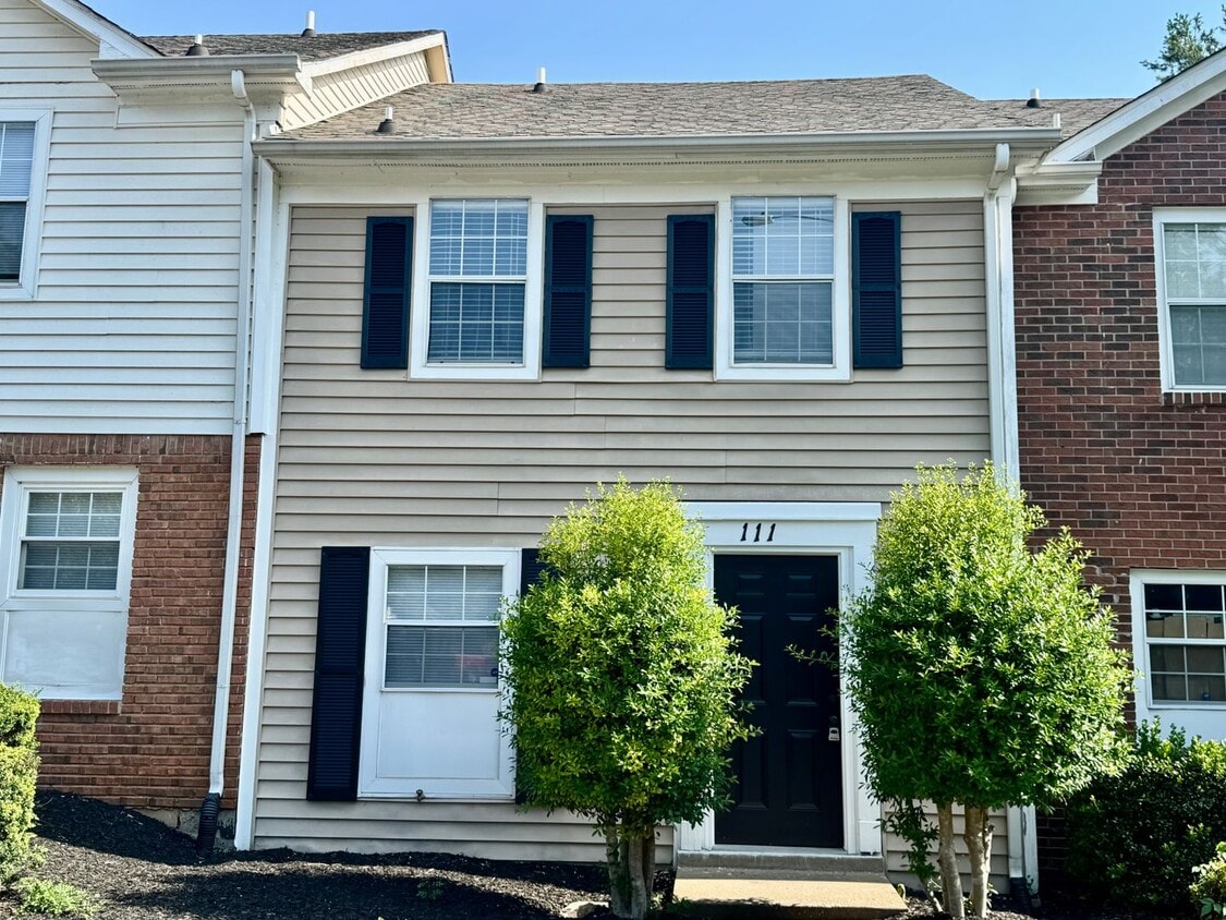 Primary Photo - Awesome Condo!! 2 Bed/1.5 Bath! 1100 sq.ft...