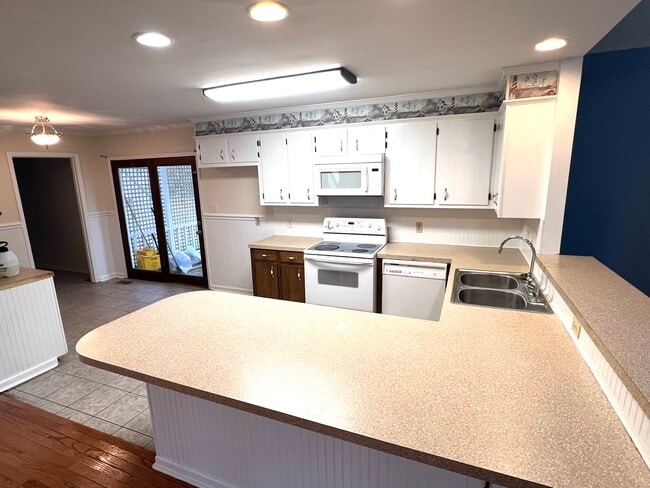 Kitchen - 628 Slatestone Rd