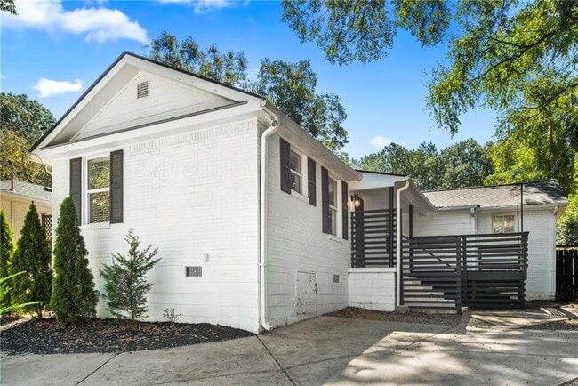 Foto del edificio - 2911 Glenwood Ave SE