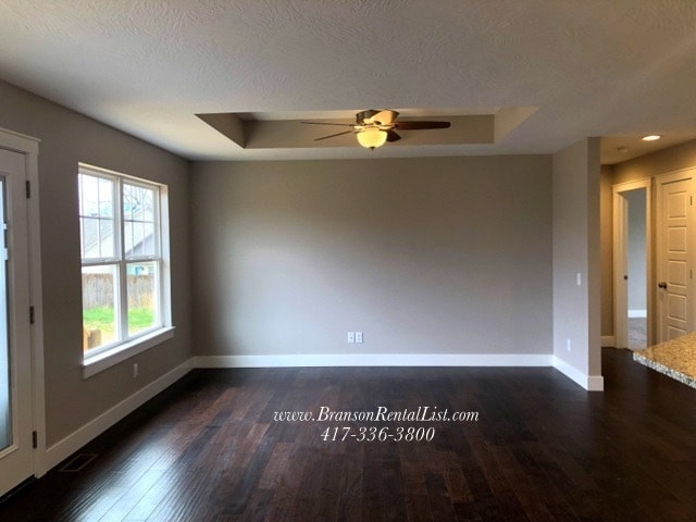 Building Photo - Clean and coming soon!