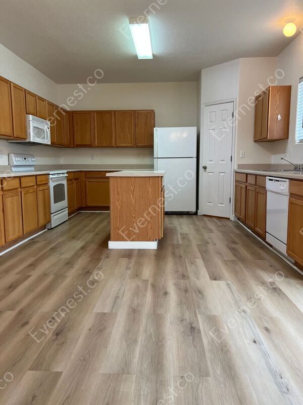 Foto del edificio - 7343 Glenburn Dr