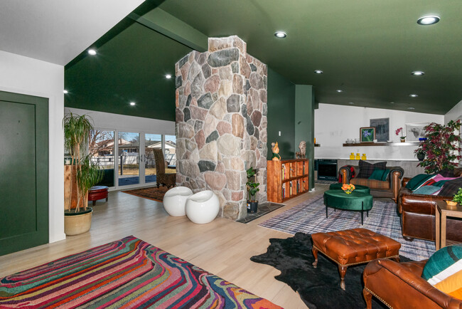 Living room - 16615 Walcliff Dr