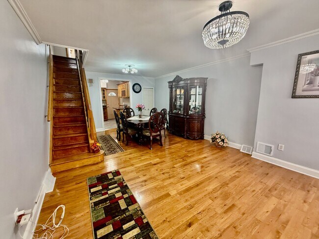 Foto del edificio - SPACIOUS & MODERN 3 BED/2 BA HOUSE w/ Central AC-HARDWOOD Flooring-WASHER/DRYER & Rear PATIO in G...