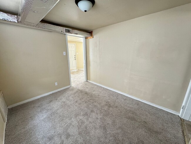 Building Photo - 360 Virtual Tour Available