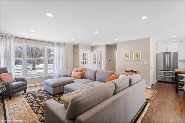 Foto del edificio - 1915 Farmington Ct