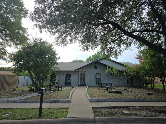 Building Photo - 4005 Overdowns Dr