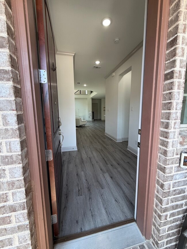 Photo - 620 Courtyard Ln House