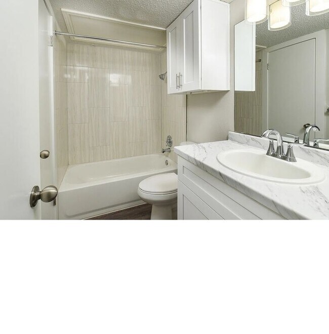 Building Photo - 9971 Quail Blvd
