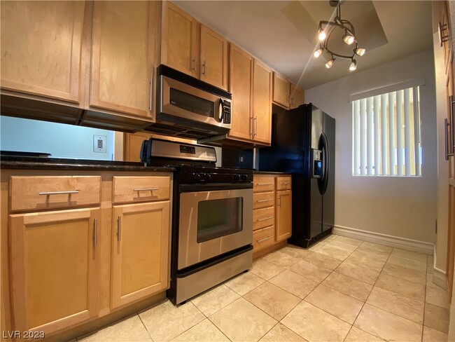 Building Photo - 270 E Flamingo Rd