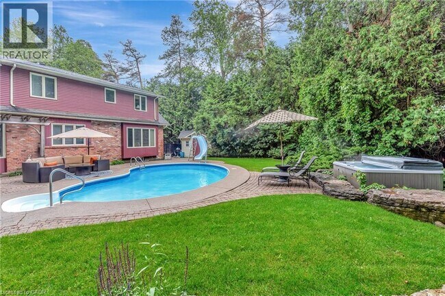 Building Photo - 22 Deerpath Ct