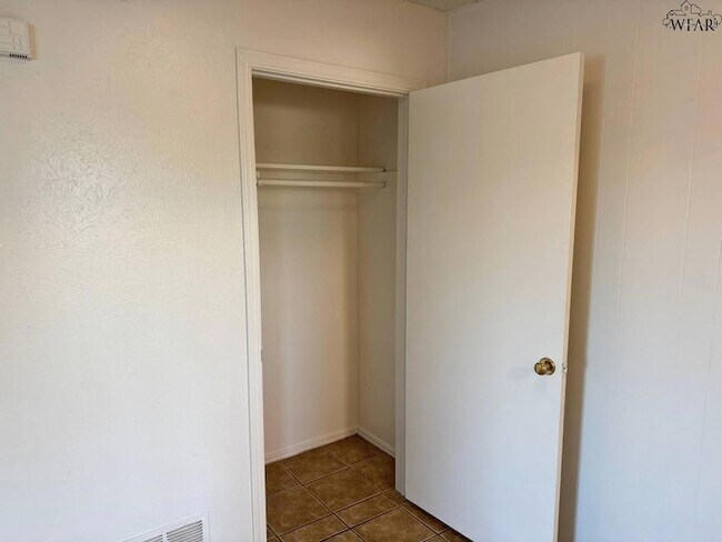 Building Photo - 1611 Bell St